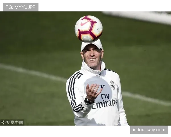 瓦伦西亚公布训练视频,重点演练由守转攻时的快速前压 瓦伦西亚公布训练视频,重点演练由守转攻时的快速前压